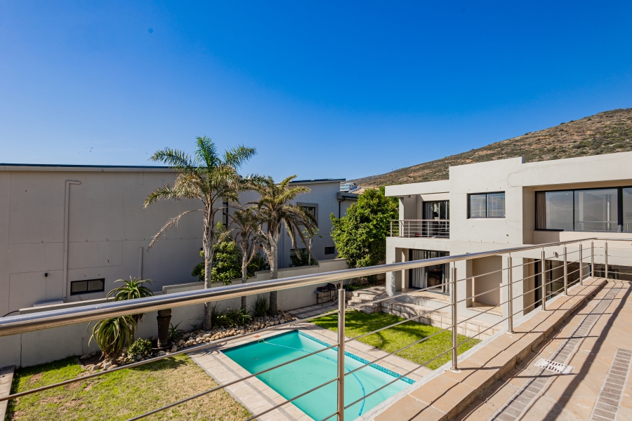 6 Bedroom Property for Sale in Baronetcy Estate Western Cape